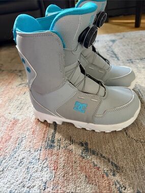 DC Kids Light Gray Snowboard Boots with Bright Blue Accents
